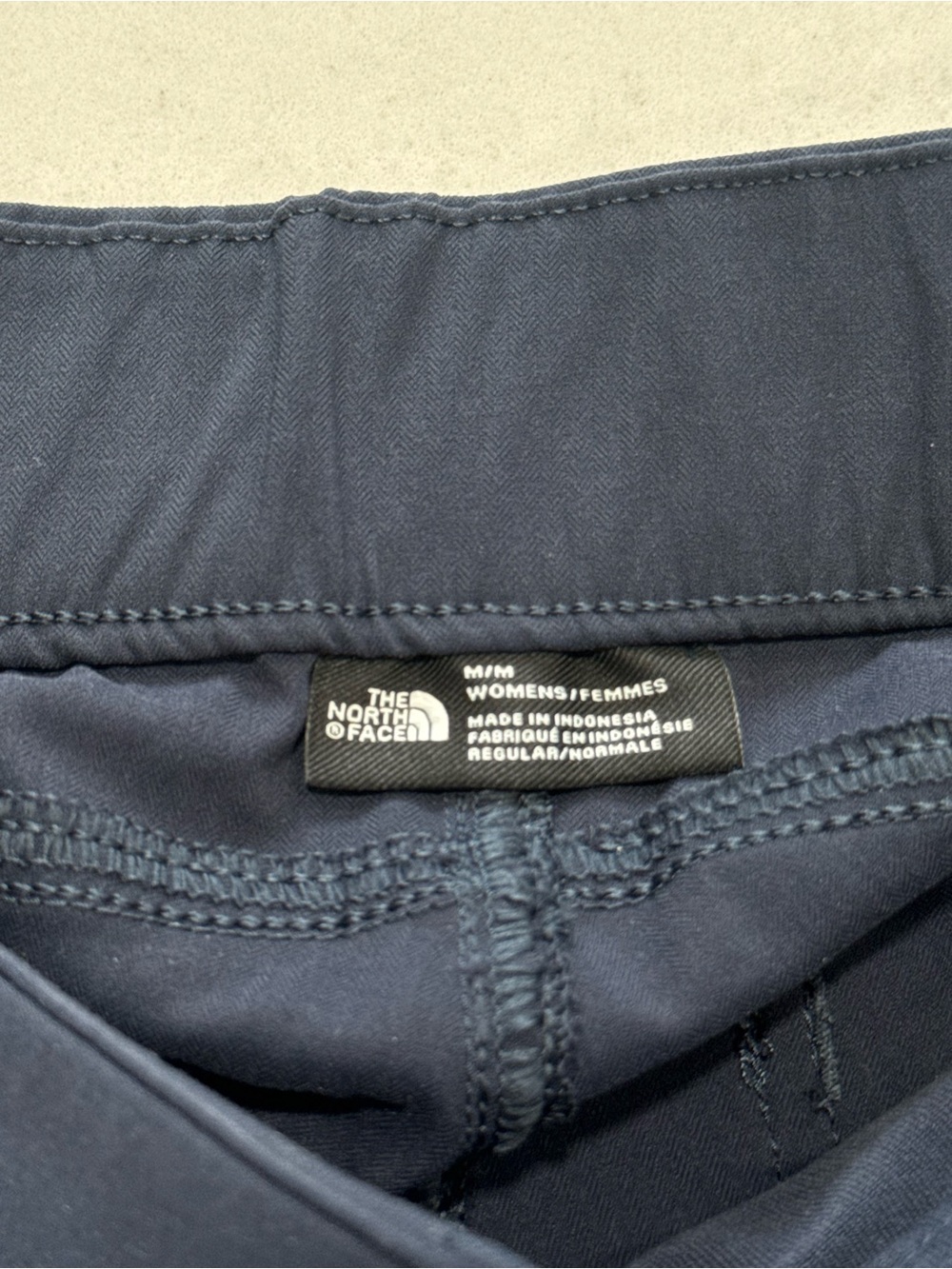 The North Face Blue Cargo Pants Women's Mediun Regular Fit Zip Pockets Logo - Picture 3 of 6